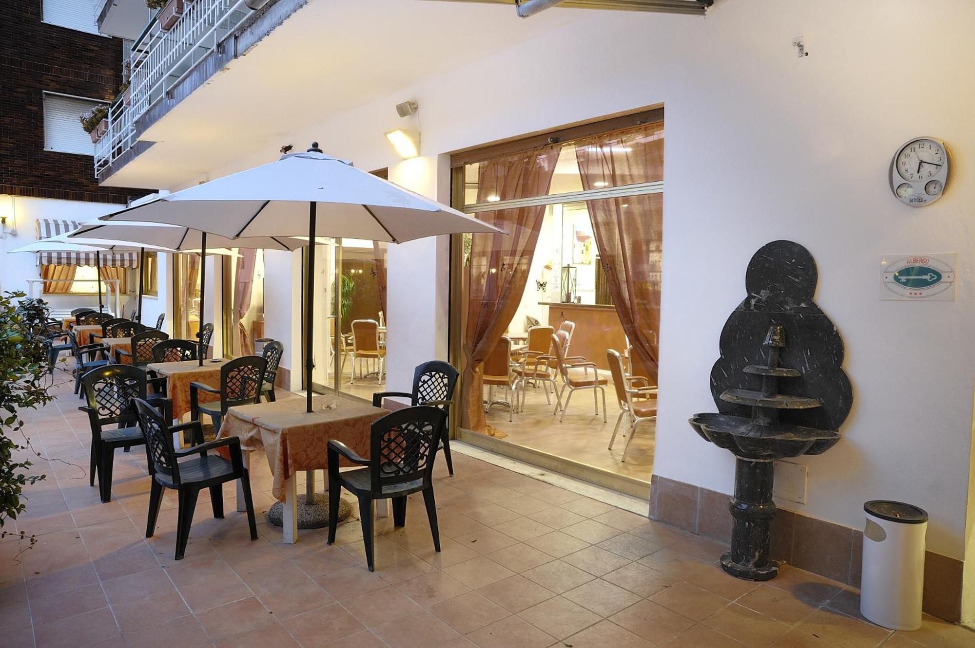 Hotel Arma Ristorante Arma di Taggia Luaran gambar