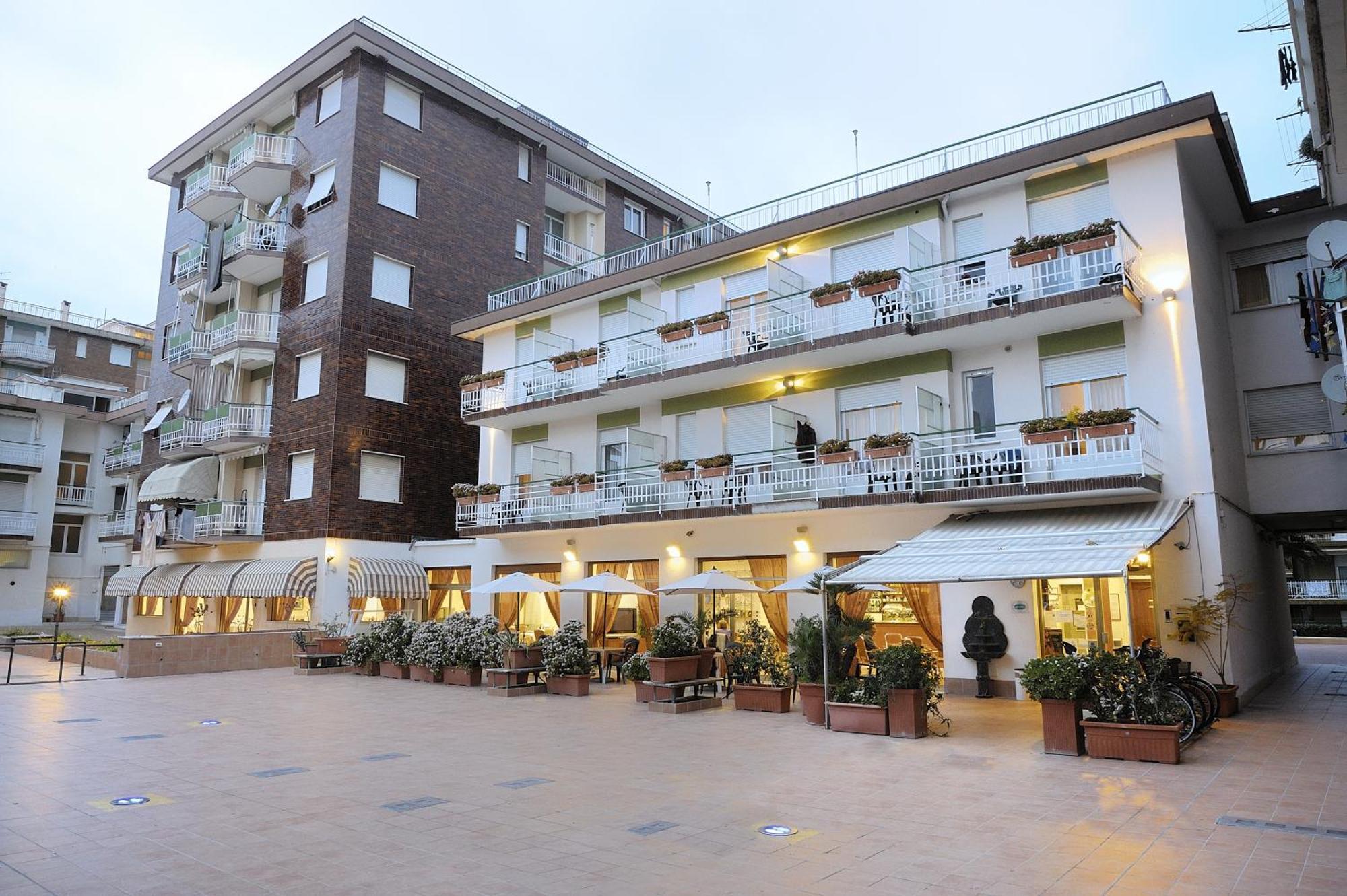 Hotel Arma Ristorante Arma di Taggia Luaran gambar